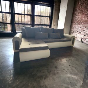 Bratislava, Sz&uuml;rke Sz&ouml;vet műbőrrel