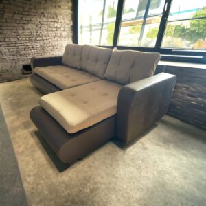 Bratislava, B&eacute;zs sz&ouml;vet műbőrrel